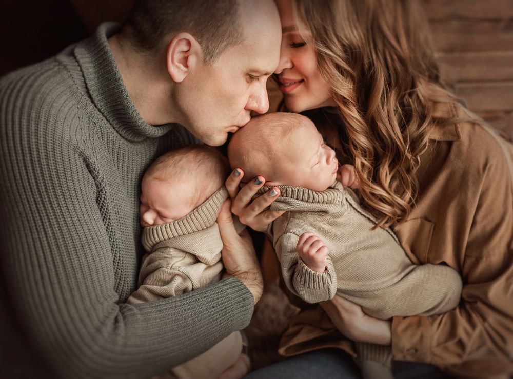 Двойняшки Арсений и Машенька