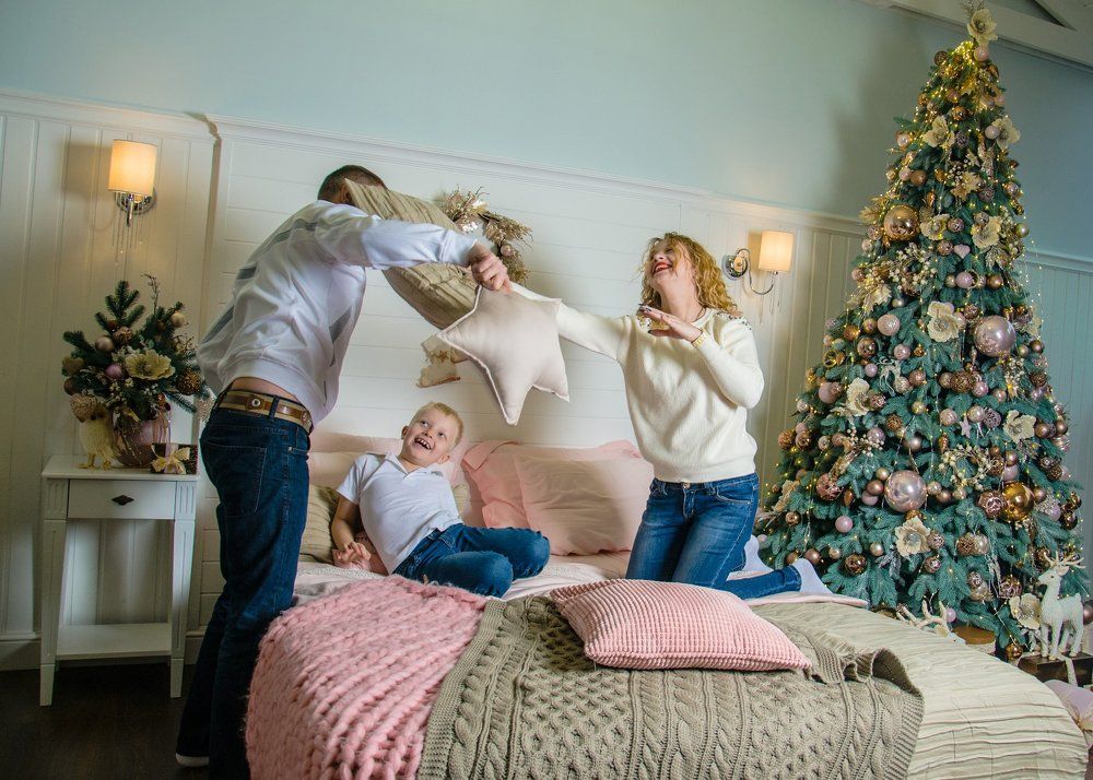 Подушечный бой-веселью виной!