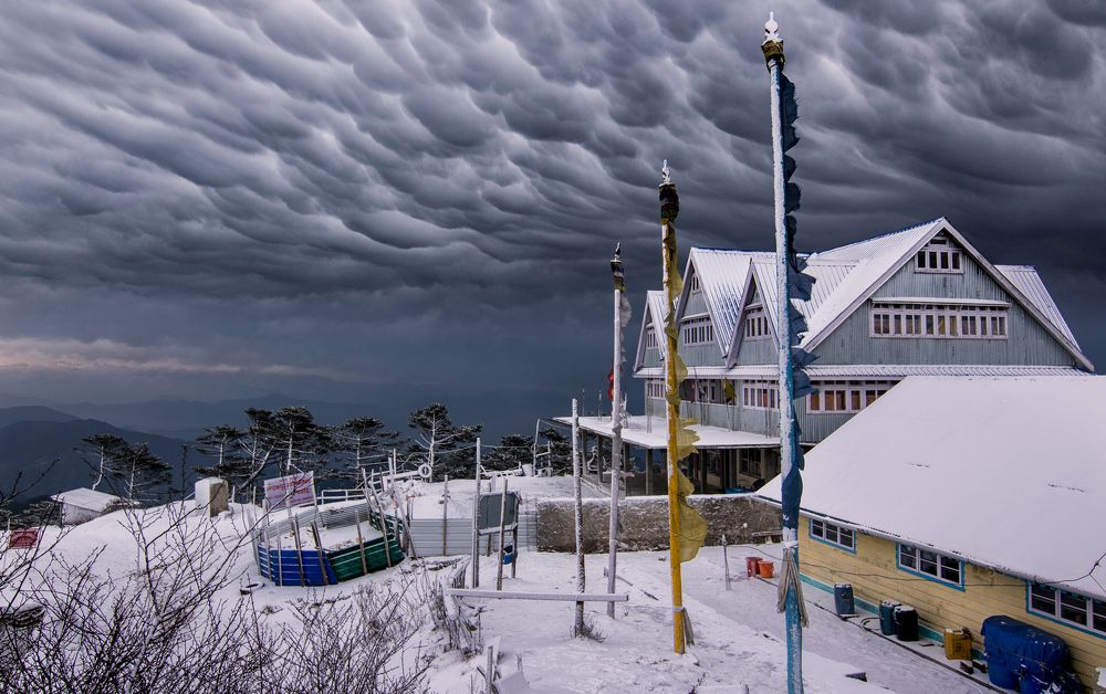 Colours of Sandakphu during Winter