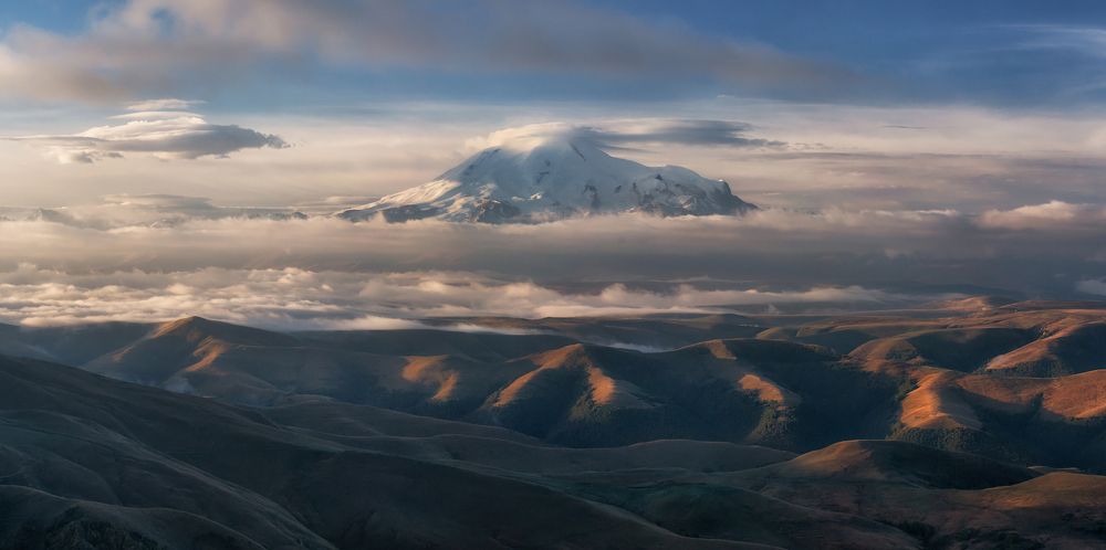 Под покрывалом облаков.