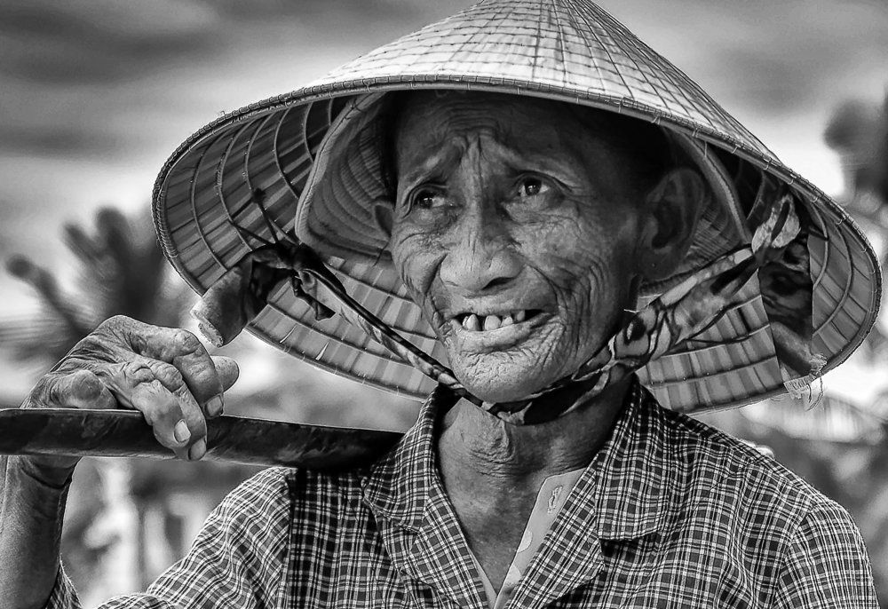The woman sells fruits in Hoi An's old town