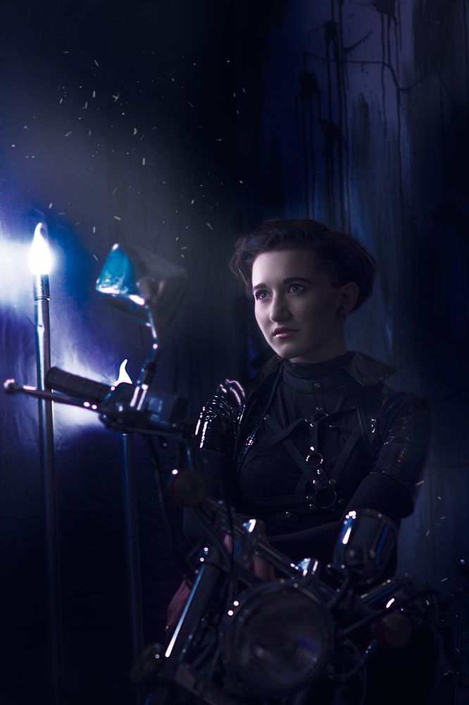 Девушка, мотоцикл, ночь?