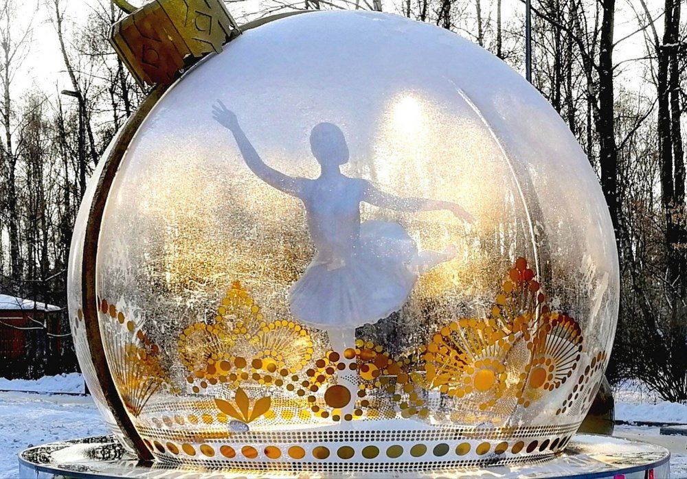 Снегурочка в шаре.