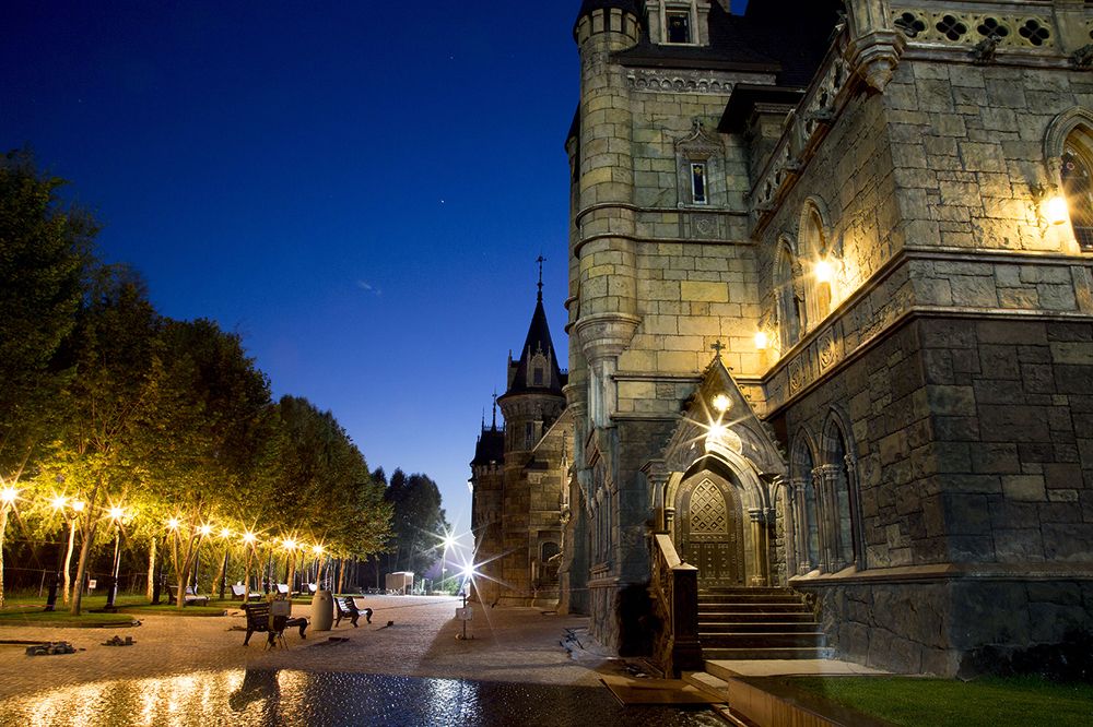 Замок поздним вечером