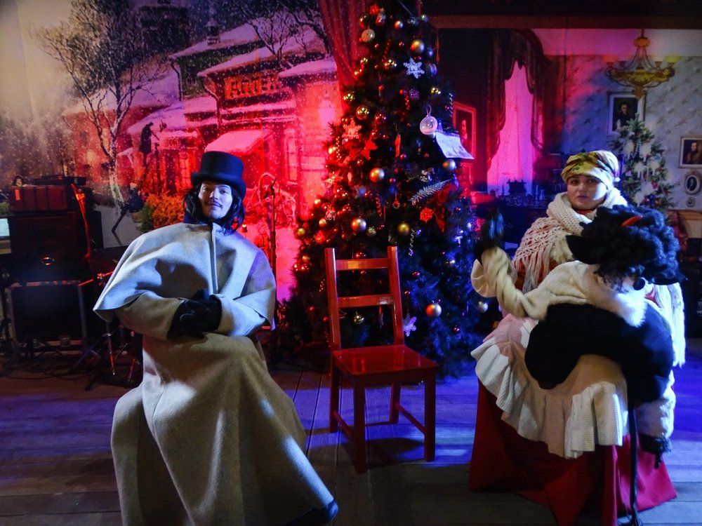 В образах Н.В.Гоголя и Солохи на Рождестве...