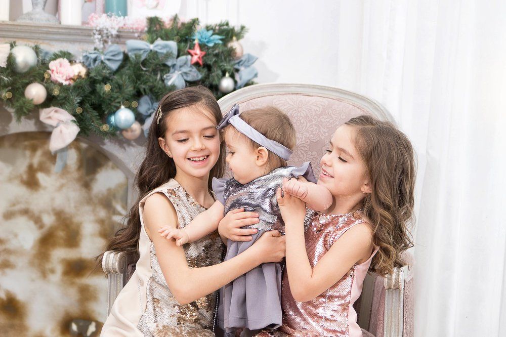 Первый новый год сестры