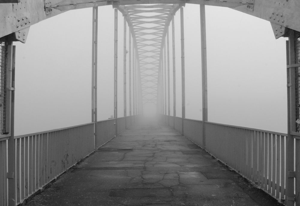 Мост в тумане.