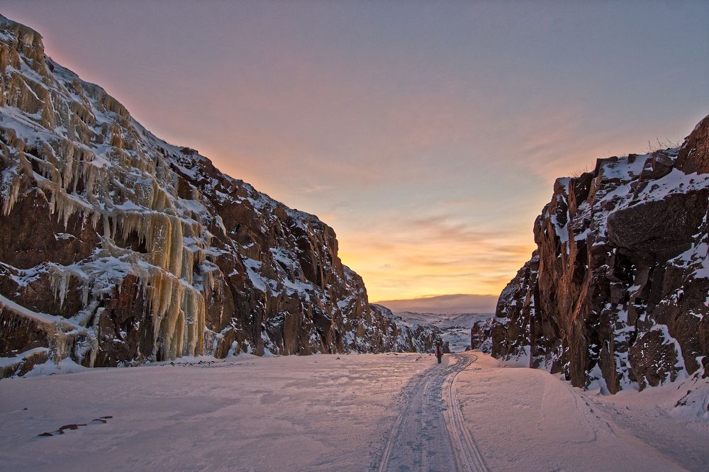 В диком ущелье