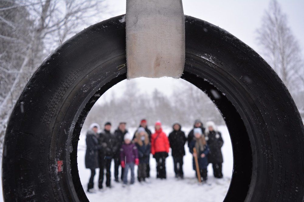 Новогодняя компания и качели!
