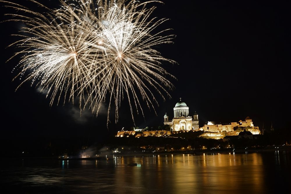 Esztergom at night