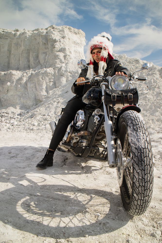 Современная индианка и её стальной конь