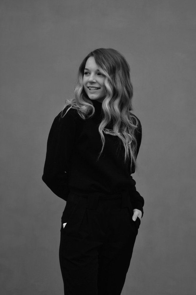 Улыбающаяся девушка