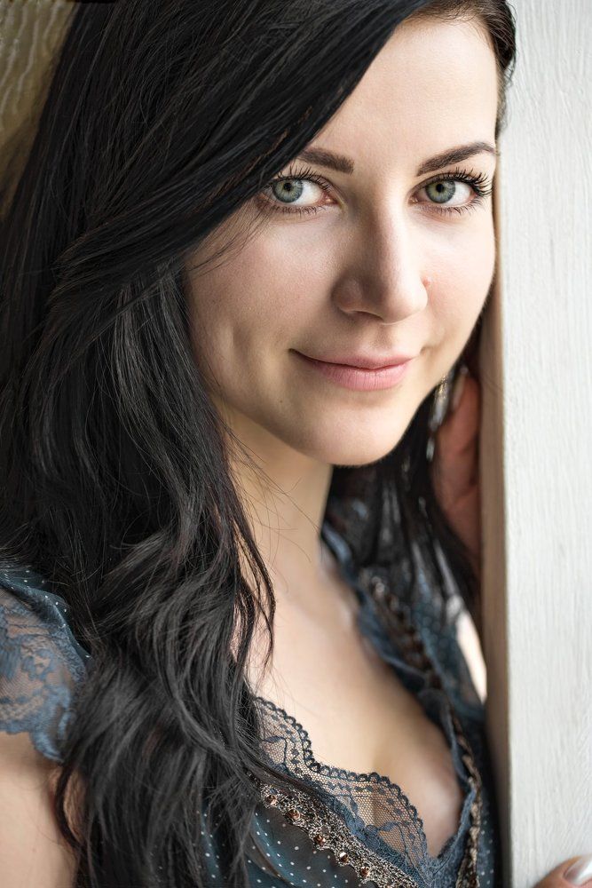 Эти глаза напротив...