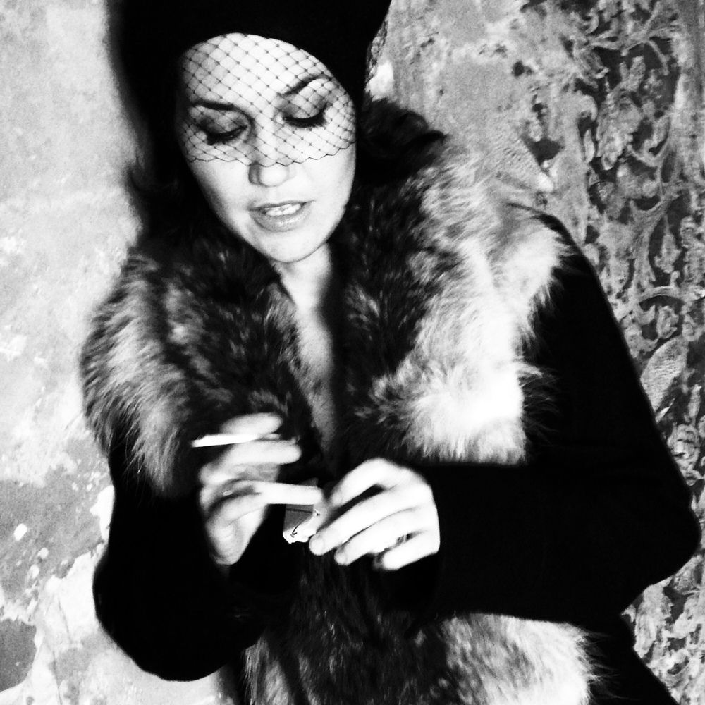 Девушка с сигаретой