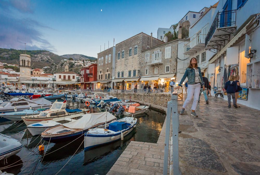 Набережная в порту Идра. Греция