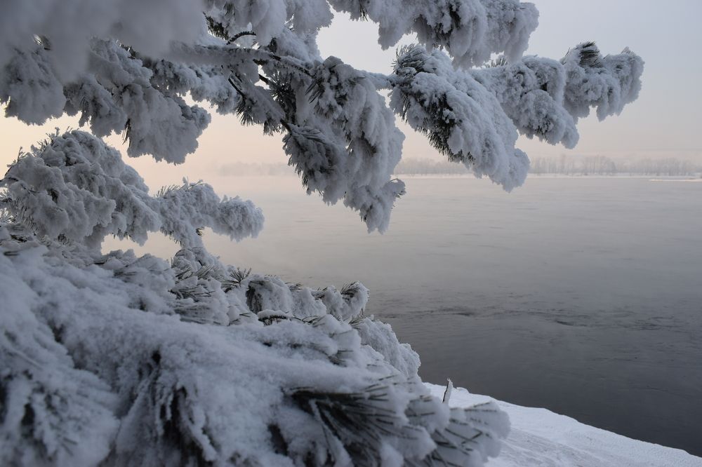 Вид на зимний Енисей
