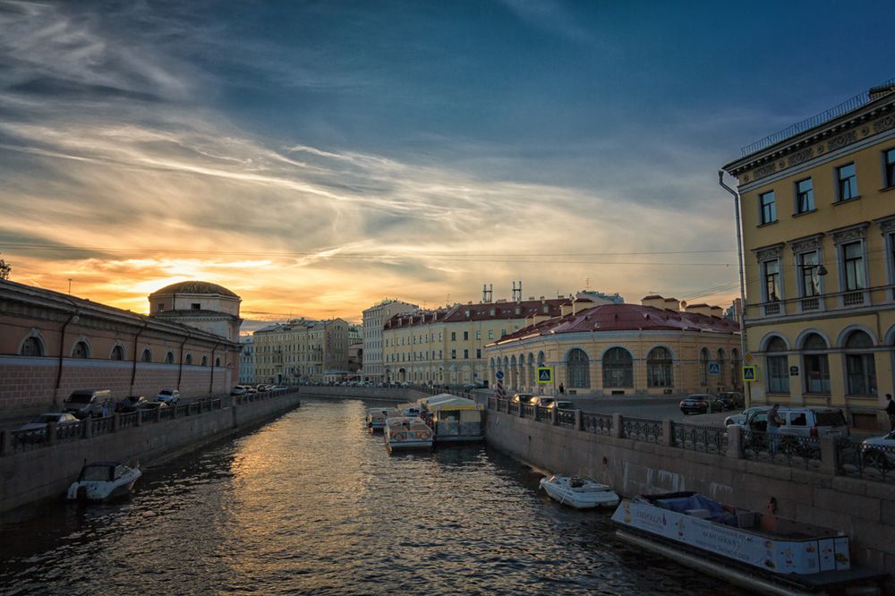 Утро в Петербурге