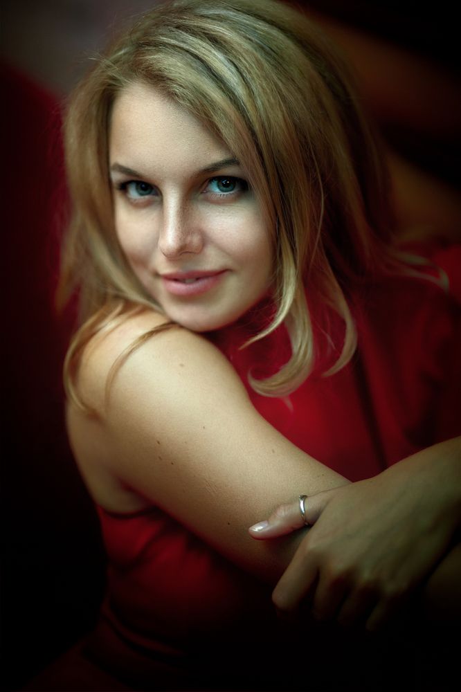 Незнакомка в красном