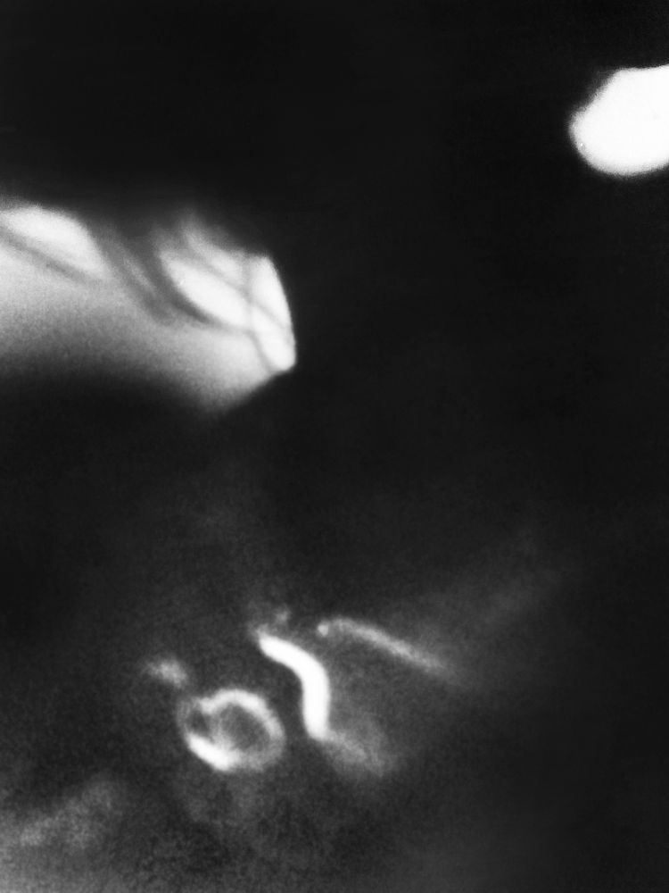 тень с бликом света