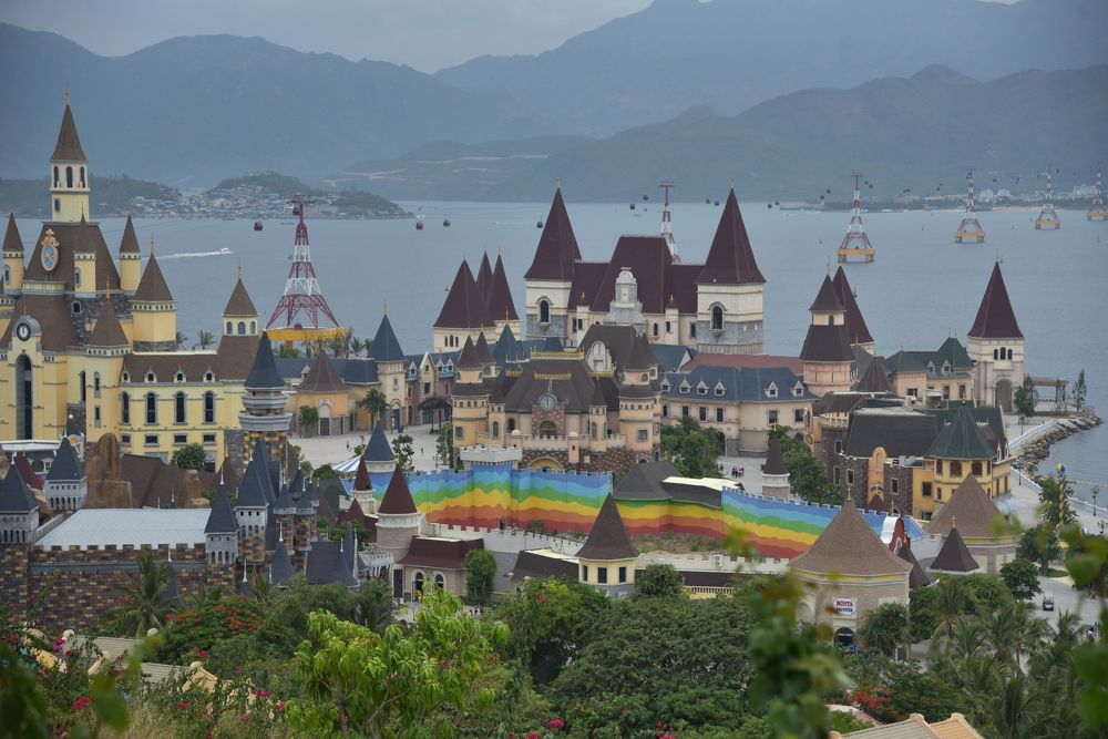 В сказочном царстве-государстве.