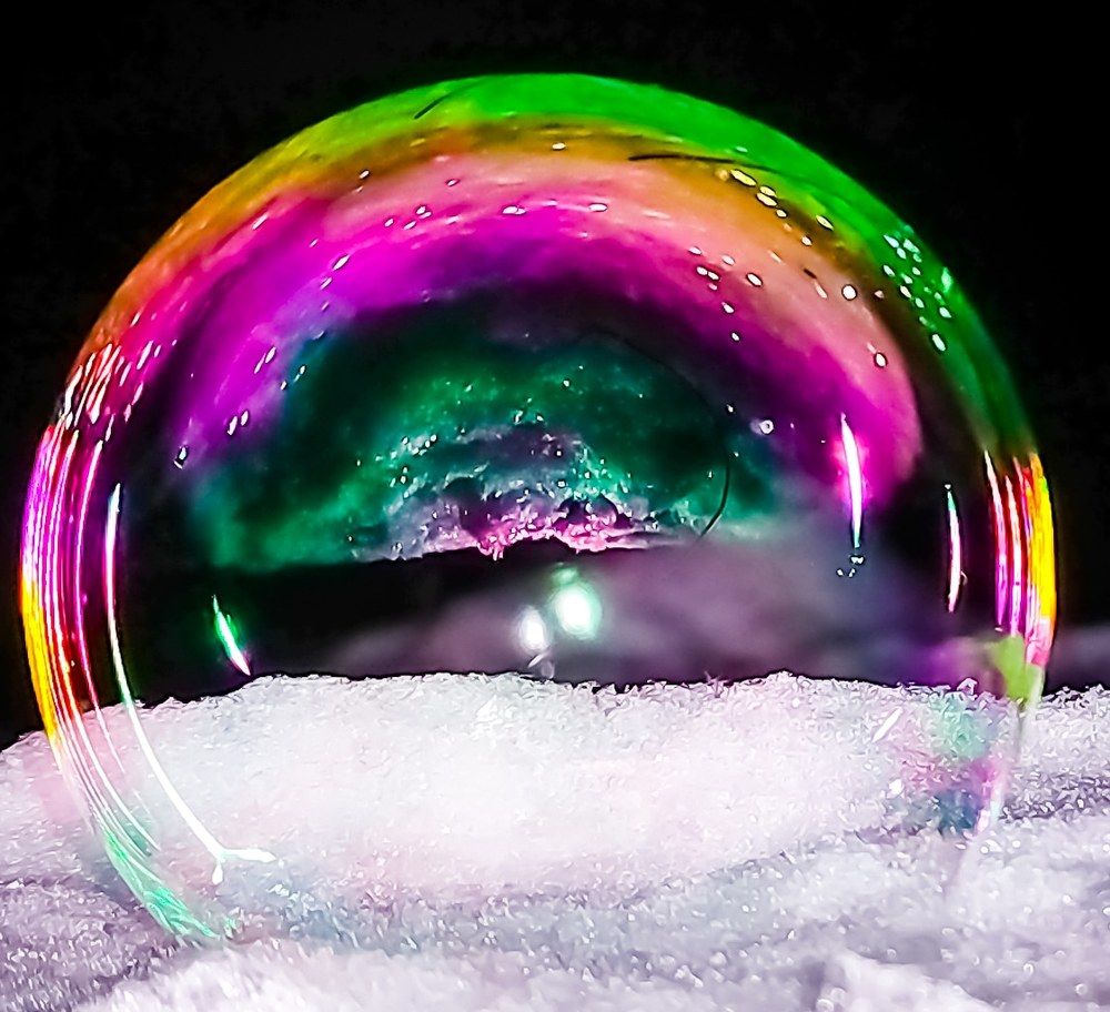 Мыльный пузырь ночью