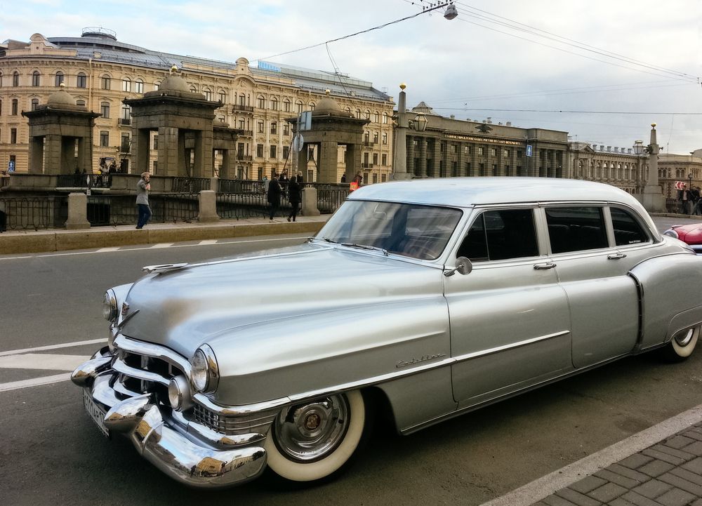 Серебристый Каддилак