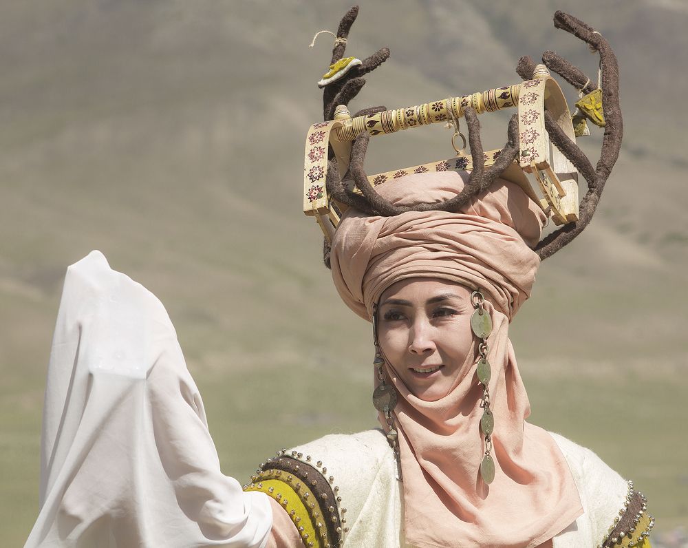 Nomad woman (portrait)