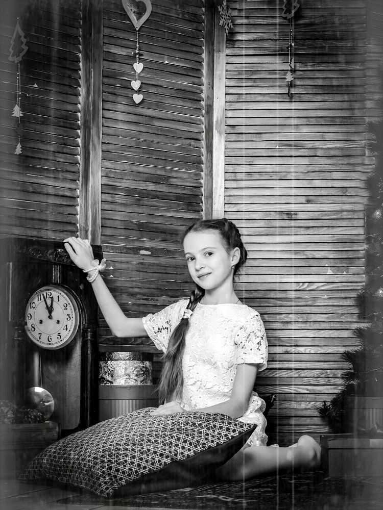 На часах 12 без 5...