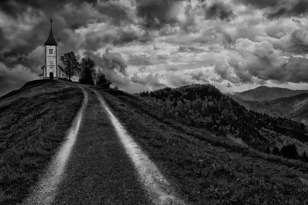 A quiet harbor in the raging sea of life / Тихая гавань в бушующем море жизни