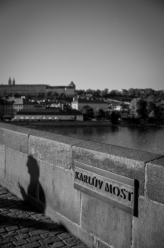 Тени Карлового моста