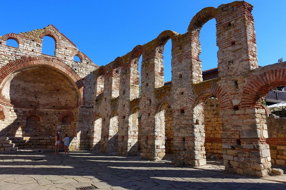 В старом храме.