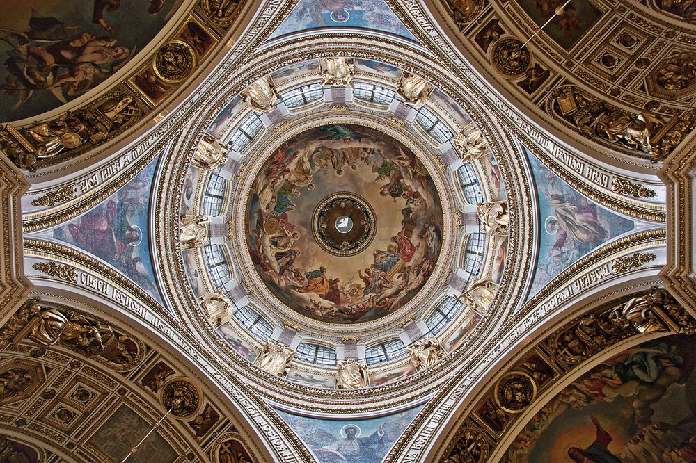 Под сводами Исаакиевского