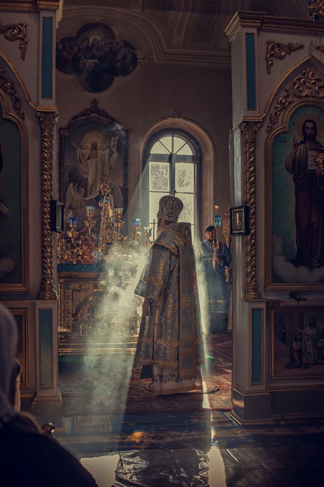 Служба в храме