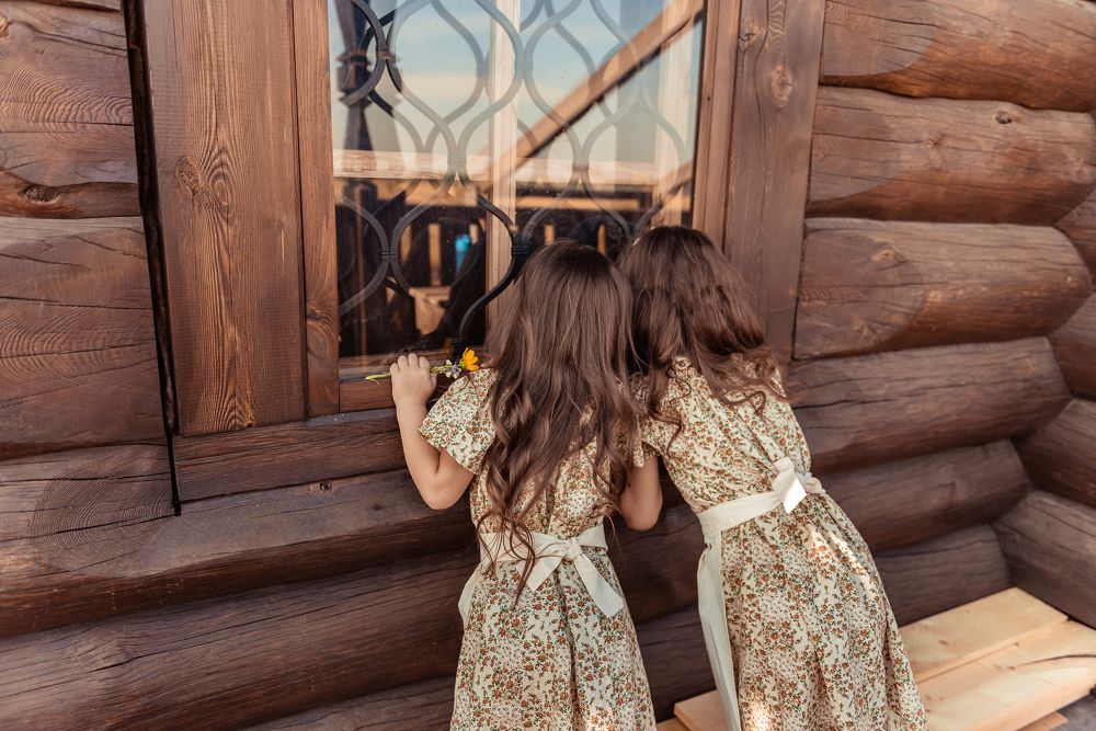 Две подружки-хохотушки