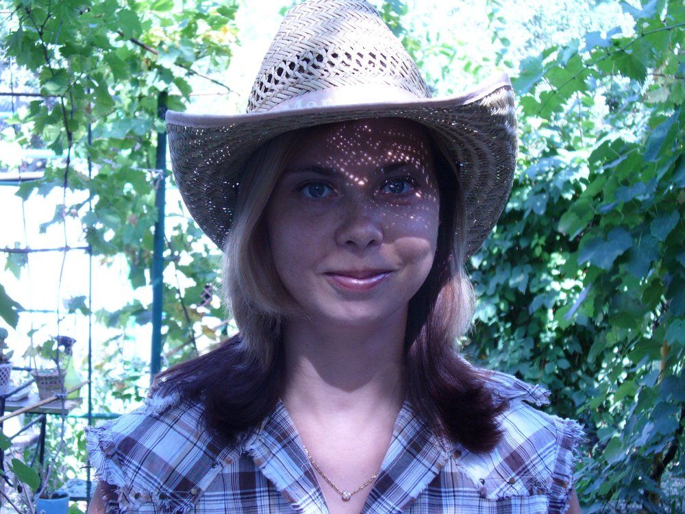 В тени виноградной лозы