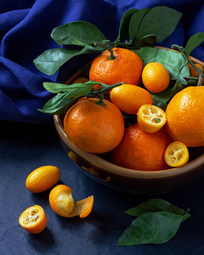 Натюрморт с мандаринами и кумкватом