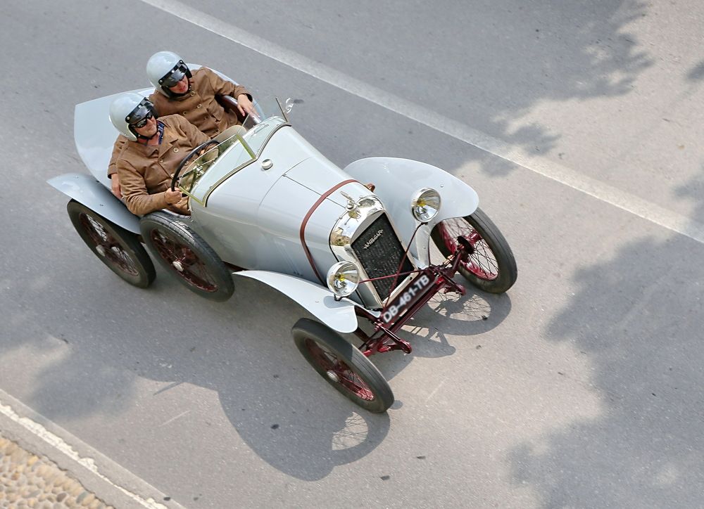 из прошлого в будущее..на авто