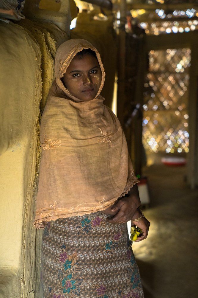 The curious eyes of Rohinga Woman.