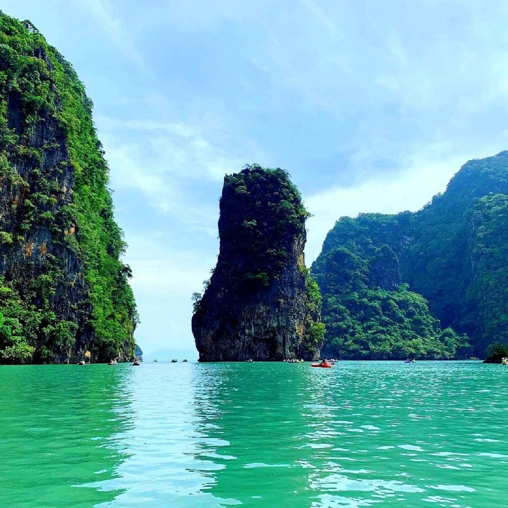 Средь дивных скал