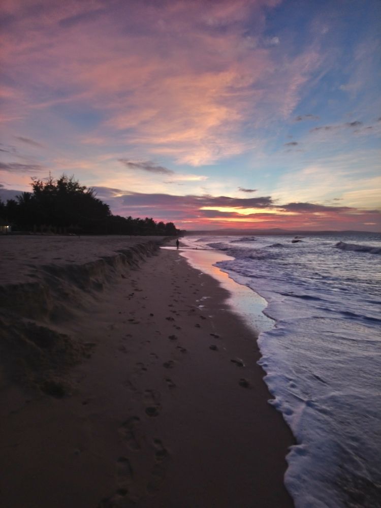 На рассвете.