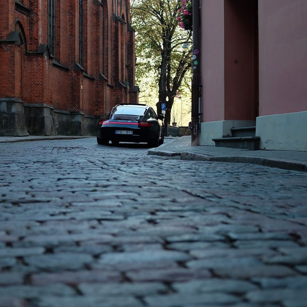 Классика на мостовой Старой Риги.