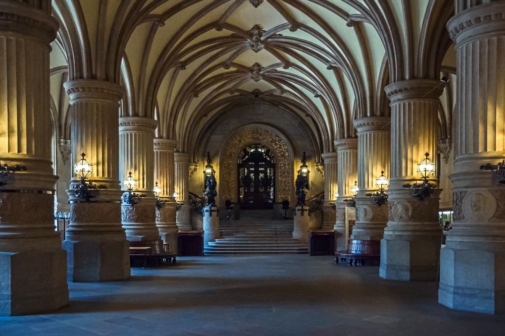 Гамбург. Ратуша. Симметрия власти