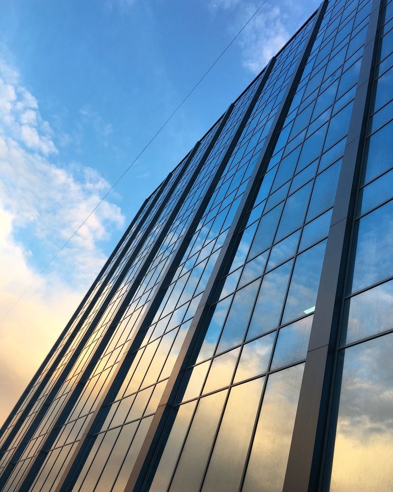 Стеклянное здание