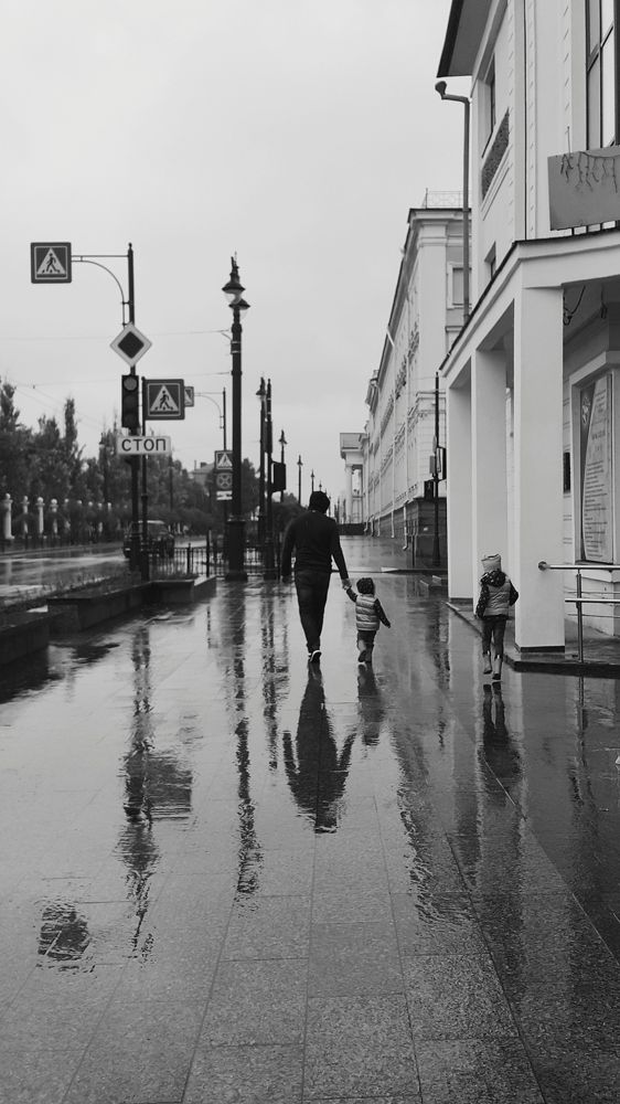 Папа с дочками