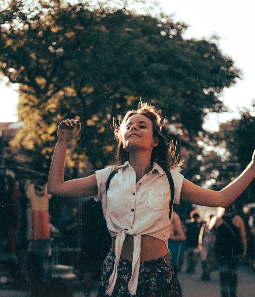 La poesía de los que sonríen dormidos.