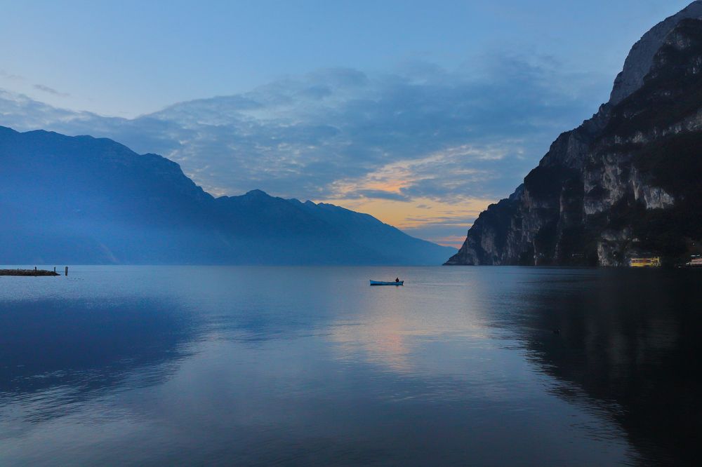Рассвет на озере Гарда