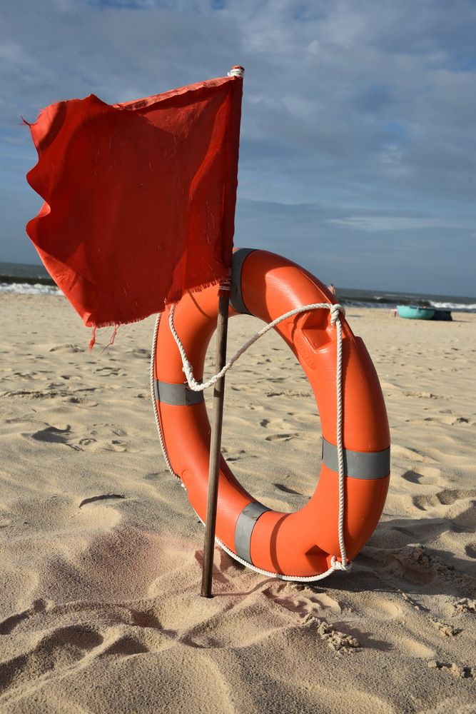 Спасение утопающих - дело рук самих утопающих.