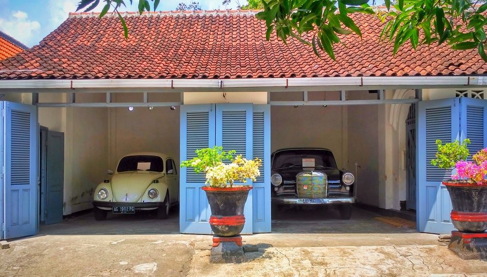 Old car left by President Soekarno