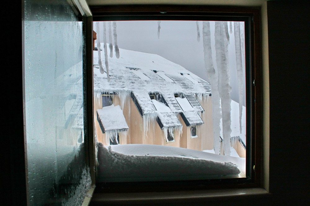 а из нашего окна...ж