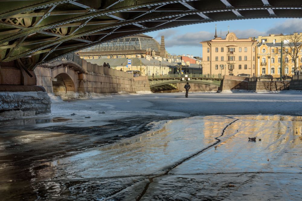 Радость морозной зимы - прогулка по рекам и каналам Петербурга.